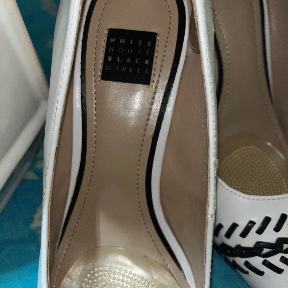 White House Black Market Olivia Whipstitch Black White Pumps Heels Size 6M - Picture 6 of 9